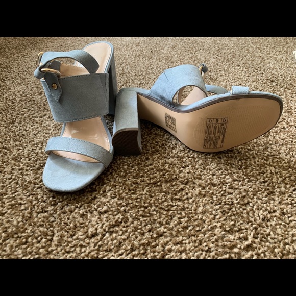 Women’s Heels - Picture 3 of 3